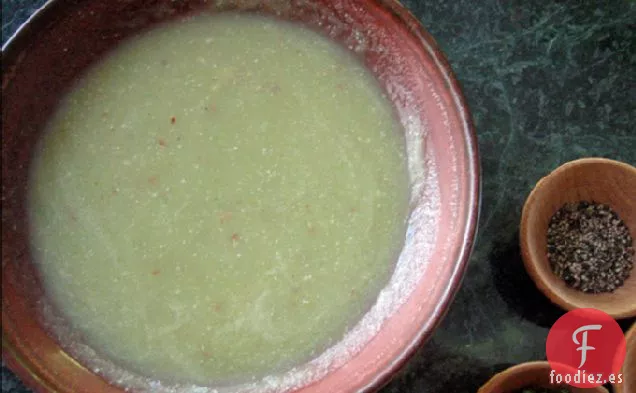 Sopa De Apio, Levístico Y Almendras