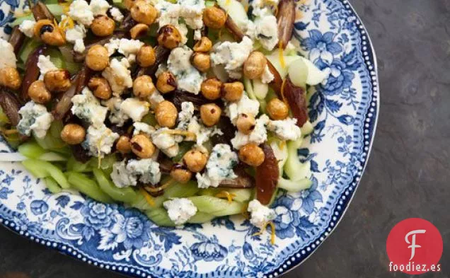 Ensalada De Apio, Queso Azul Y Avellanas