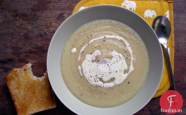Sopa De Apio Y Manzana