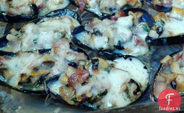 Mejillones Al Horno Con Champiñones y Tocino