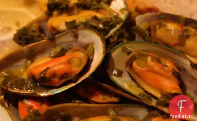 Mejillones al Vapor en Caldo de Vino de Azafrán