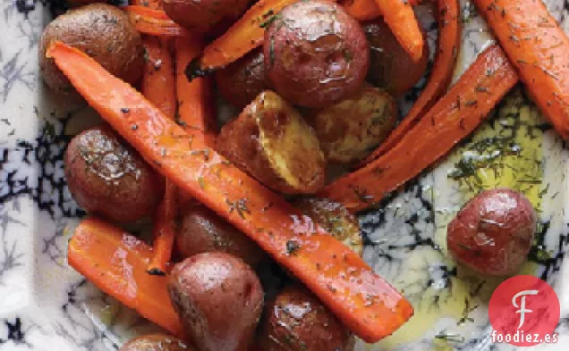 Zanahorias y Patatas Asadas con Eneldo