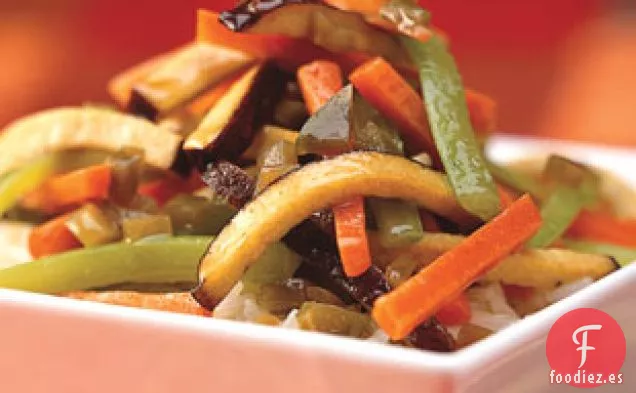 Salteado de Tofu De Cinco especias Con Zanahorias Y Apio