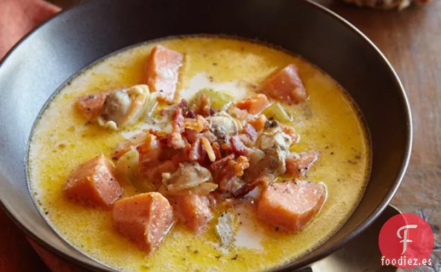 Sopa De Almejas De Batata Con Tocino