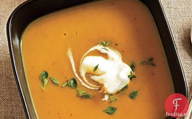 Sopa de Castañas Asadas con Crema de Tomillo