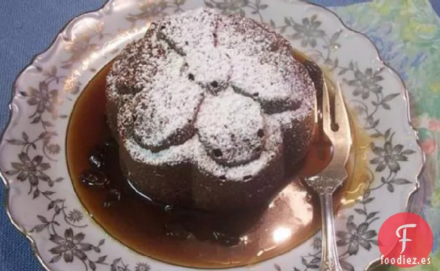 Pastel de Jengibre con Salsa de Pasas