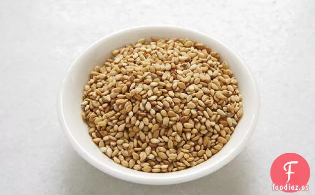 Filetes de Pescado con Costra de Sésamo con Salsa de Ajo y Jengibre