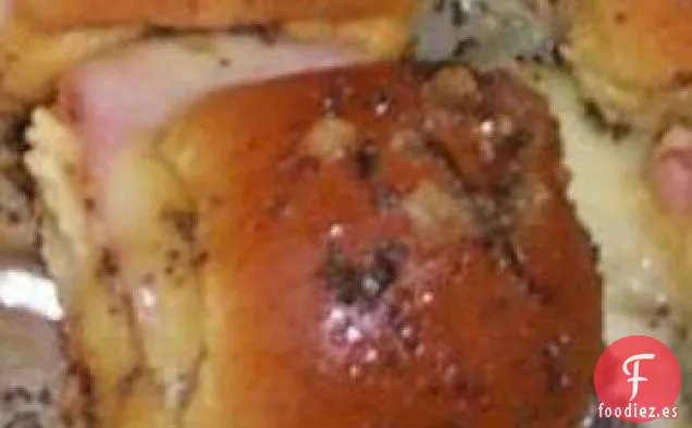 Aperitivo de Jamón Marinado y Bollos Suizos