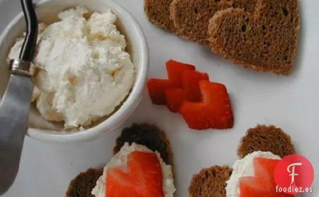 Queso Rábano Picante Para Untar Con Fresas