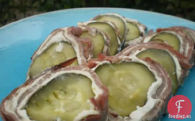 Encurtidos de Eneldo Envueltos en Queso Crema