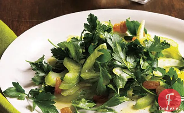 Ensalada de Apio y Perejil con Pasas Doradas