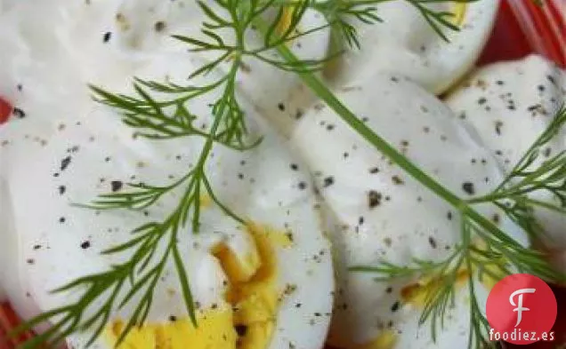 Huevos Rusos Con Salsa De Rábano Picante