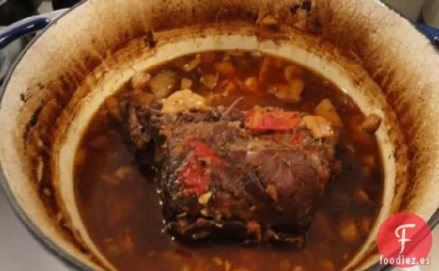 Rabadilla de Venado con Tachuelas de Romero y Ajo al Horno Holandés