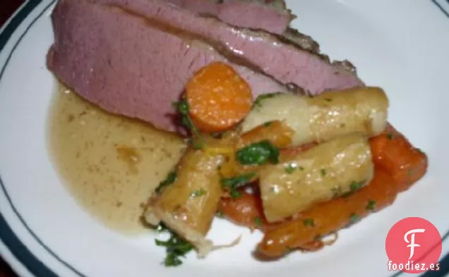 Falda de Pecho Estofada con Cerveza Con Zanahorias y Chirivías