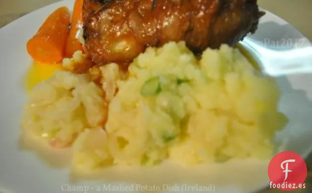 Champ Dish un Plato de Puré de Patatas (Irlanda)