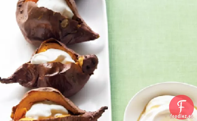 Batatas al Horno con Crema Agria de Arce