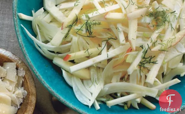 Ensalada De Raíz De Apio Y Manzana Con Vinagreta De Avellana