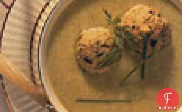 Sopa de Apio y Chirivía con Bolas de Matzo de Eneldo y Cebolla Verde