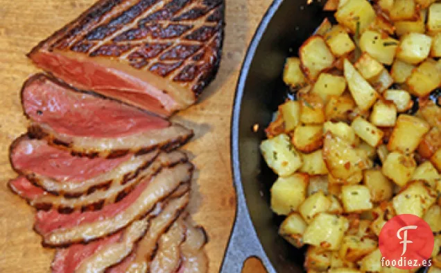 Pechuga de Pato Marinada con Patatas Salteadas