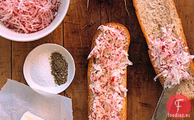 Mantequilla de Rábano sobre Baguette Tostado