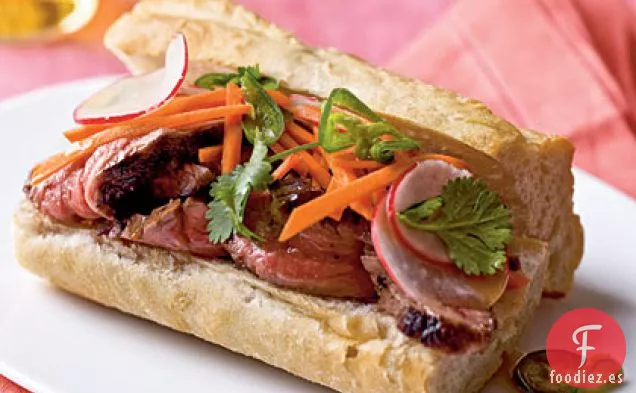 Sándwiches de Carne Asada al Estilo Banh Mi