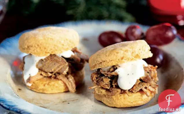 Sándwiches de Cerdo de Alabama con Salsa de Barbacoa Blanca
