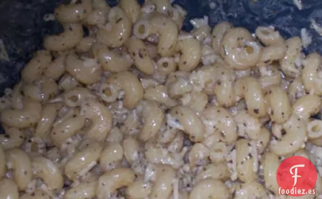 Ensalada de Pasta con Albahaca y Parmesano
