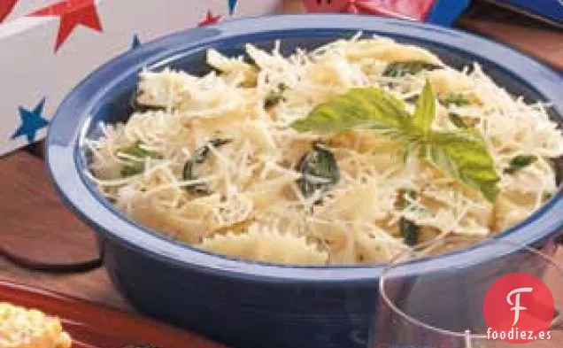 Pasta de Pajarita Con Pimiento Rojo Asado y Salsa de Crema