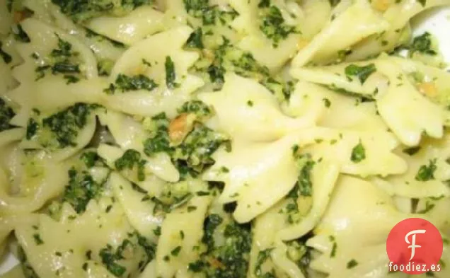 Farfalle de Pesto de Albahaca Con Piñones Asados
