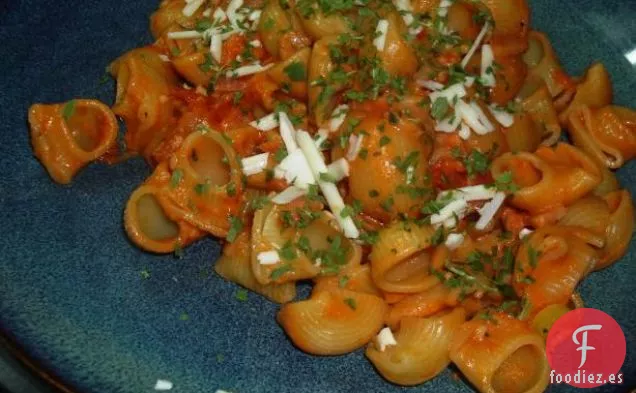 Pasta De Pajarita Con Salsa De Crema Rosa