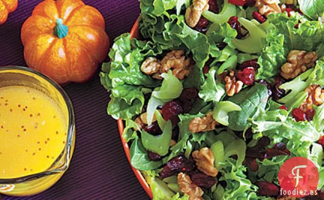 Ensalada Verde con Apio, Nueces y Arándanos