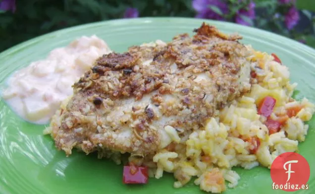 Pollo Crujiente de Nueces de Macadamia sobre Paella de Frutas Tropicales