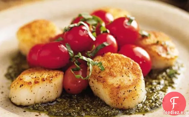 Vieiras cocidas en Sartén con Tomates y Pesto