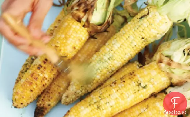 Maíz a la Parrilla con Mantequilla de Cilantro