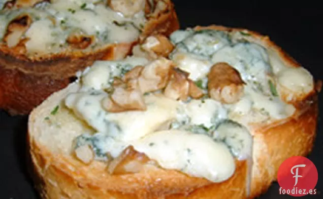 Tostadas de Nuez con Queso Azul