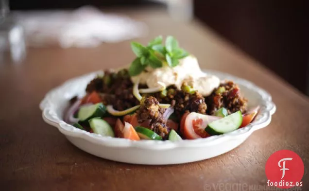 Ensalada de Lentejas, Dátiles y Tomate Con Aderezo Tahini de Aceite de Chile