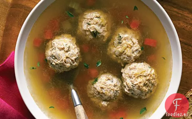 Sopa de Verduras con Albóndigas