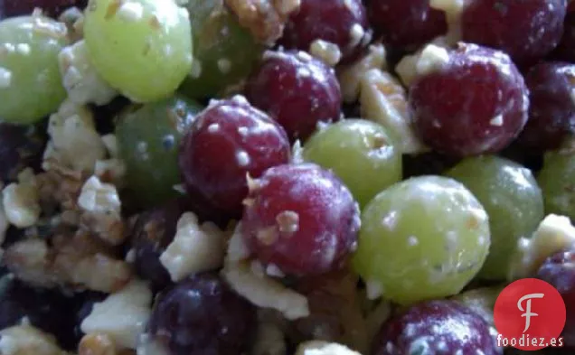 Ensalada de Uvas Con Nueces y Queso Azul