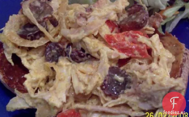 Ensalada de Pollo al Curry Con Uvas y Pimientos Rojos