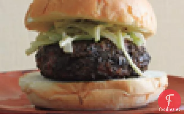 Hamburguesas de Búfalo Portobello con Repollo de Manzana y Apio