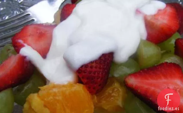 Ensalada De Frutas Frescas Con Yogur De Vainilla Y Miel