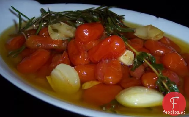 Tomates de Uva Asados con Ajo en Aceite de Oliva