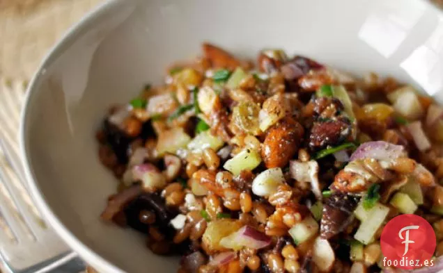 Ensalada De Bayas De Trigo De Invierno Con Higos y Cebolla Roja