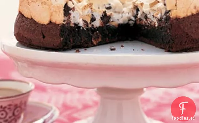 Pastel de Merengue de Chocolate y Avellanas