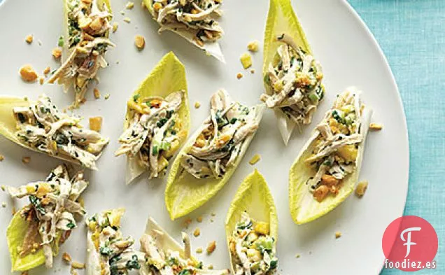 Botes de Pollo con Mango y Nueces de Macadamia