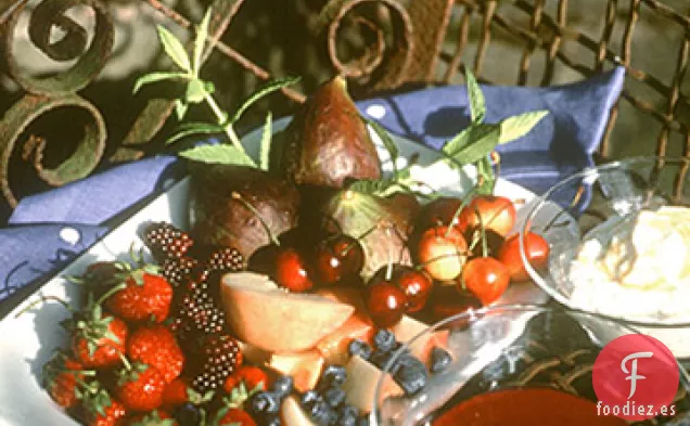 Fruta Fresca con Salsa de Ricota y Ciruela