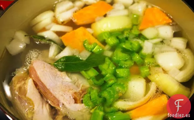 Caldo de Pollo Casero