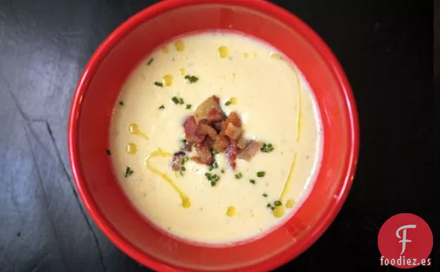 Sopa Cremosa De Coliflor Con Tocino Y Queso Azul