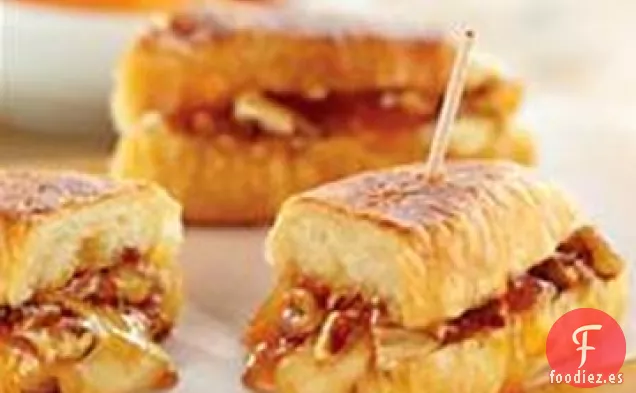 Cruasanes Pequeños de Brie y Albaricoque Derretidos