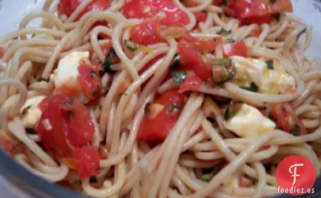 Pasta de Tomate, Albahaca y Ajo Absolutamente Deliciosa y Sencilla